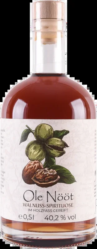 Holsteiner Geister Ole Nööt – Walnut spirit matured in wooden barrels