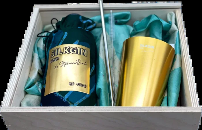 SILKGIN gift box (1x gin + 1x tumbler + 1x straw + 2x silk scarves)