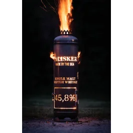 Talisker Feuerstelle mit Tür circa 120 cm hoch und 33cm Durchmesser